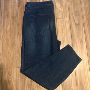 NEW “Love Your Butt” Curvy Fit Jeans, F21+